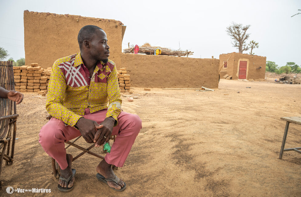 Un testigo entre militantes